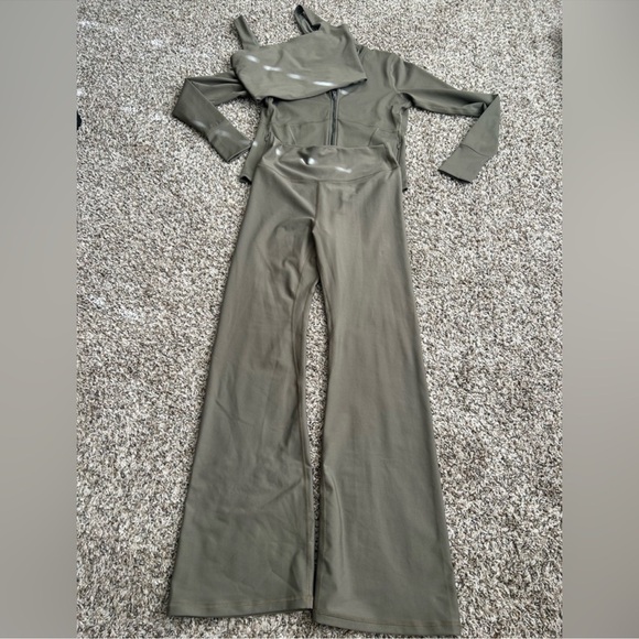 Abercrombie & Fitch Pants - Flare Leggings and Defined Zip Up Set